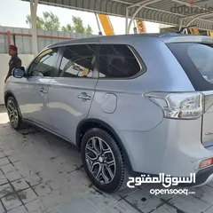  4 Mitsubishi Outlander - 2015