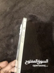  4 آيفون 13 وارد أمريكي يفعل خط  مش مفتوح ولا شخط 128 قيقا بطارية 77 معو كفر وشاحن