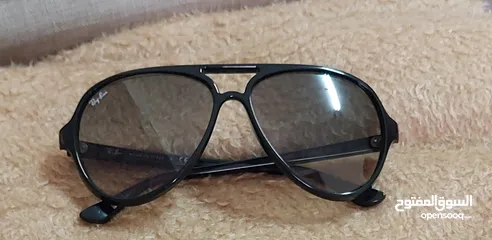  1 rayban sunglasse