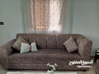  1 طقم كنب للبيع مع طاولات