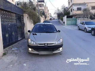  1 بيجو 206 موديل 2010، لون ذهبي، للبيع بسعر مغري بداعي السفر