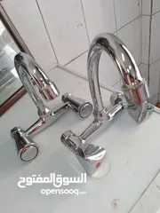  7 خلاط مياه إيطالي بحالة ممتازة للمغاسل والمجلى ، عدد2 موجودات بالبقعة وعالفحص