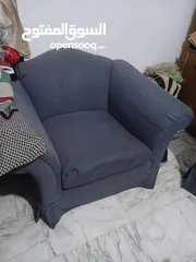  1 طقم كنب أزرق اللون بحالة الممتازة، سبع مقاعد           .................. ....... .. .