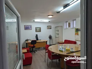  3 أثاث مكتبي بحالة جيدة في رام الله.. مكاتب وكراسي وطاولات وخزانات وطاولة اجتماعات