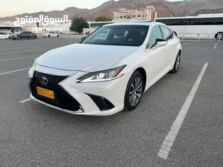  4 لكزس ES 350 حادث بسيط ولون داخلي مميز