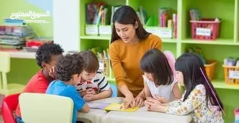  4 دورات محو الأمية وتعليم الكبار القراءة والكتابة