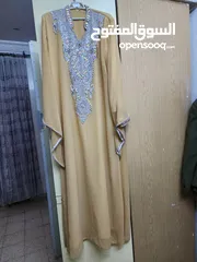  2 فساتين حفلات عدد 2 لون خمري وذهبي مقاس M