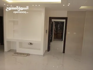  6 شقة ارضية معلقة مميزة على شارعين  بالبنيات  بتشطيب ومواصفات مميزه جدا عن باقي الشقق للبيع المستعجل