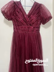  1 فستان سهرات أنيق بلون عنابي فاخر