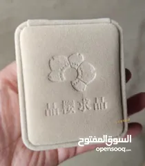  29 علب وصناديق مخمل وجلد وخشبية أكياس