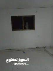  2 طابق ارضي من عمارات اسكان الامير طلال ثلاث غرف مطبخ وحمام ساحه خارجيه مدخل مستقل