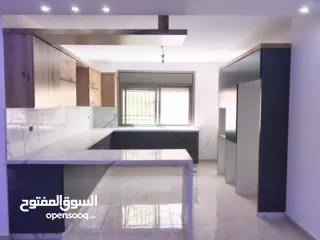  8 شقة مع حديقة للبيع