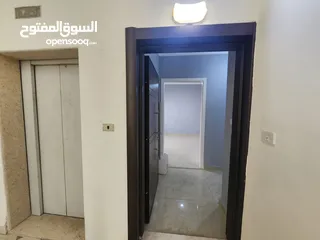  8 شقة طابقية فارغة للبيع في الرابية - ref : 14569