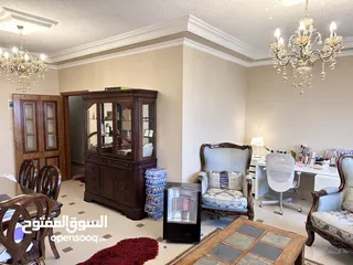  4 شقه ضاحية الرشيد،ط 3 مساحة 170 م داخلي مطله محاطه بكل الخدمات، 12 سنه، من المالك مباشره، و افضل سعر.