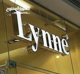  29 كوؤس واعلام وميداليات ودروع شهادات تكريم وشعارات