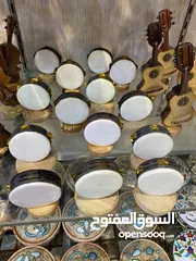  3 تحف على شكل الالات موسيقة