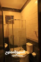  12 اجنحه فندقيه خمس نجوم قريبه من اشاره هيا العقبه منطقه الخامسه شارع الملك عبد الله على الشارع الرئيسي