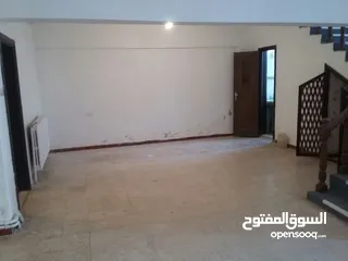  12 بيت 3 طوابق دوبلكس للبيع