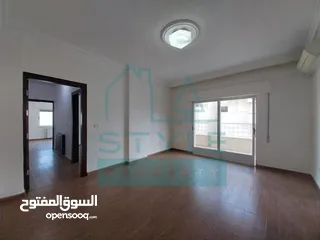 8 شقة طابق اول في عبدون قرب الملكية الاردنية للايجار مساحة الشقة 225 متر مربع.
