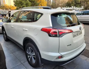  4 Toyota  RAV4  .2017