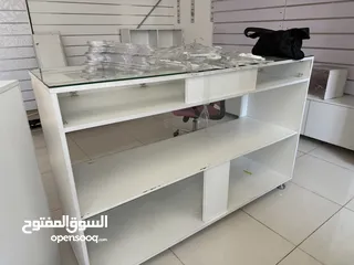  9 للجادين فقط!!!!!! ديكور محل ويصلح لمنزل خزائن بيضاء،  للبيع بسعر مغري الموقع تلاع العلي