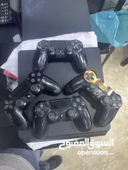  1 Playstation 4 slim مستعمل بحالة ممتازة للبيع