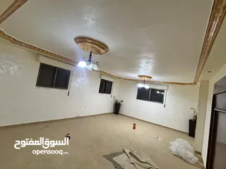  3 بيت مميز مع مزرعة بالقرب من المطار
