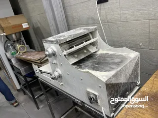  24 محل معجنات مع كامل عدته للبيع بخلو بداعي السفر