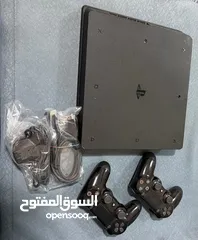  2 بلايستيشن 4 ون تيرا مع ايدتين وكرتونتو نظاف بسعر محروق