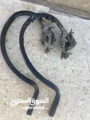  3 شعار فورد خلفي + حمالات صندوق خلفي + عاكسة مكسور طرفها (جميعهم بـ 10 دنانير)