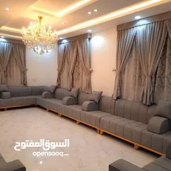  29 تفصيل و صيانة جميع انواع المجالس و الكورنرات و اطقم الكنب و الجلسات العربية و الخليجية
