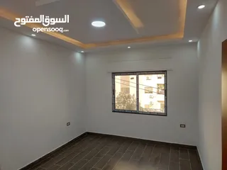  11 شقق سكنية للبيع