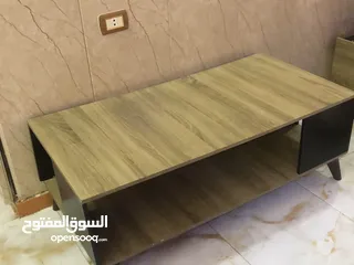  1 طاوله وسط شبه جديدة