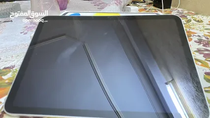  3 ايباد جيل العاشر 10 ايباد ما شاءالله بحالة وكاله استعمال كم شهر بس شبه جديد موجود معو شاحن كرتون