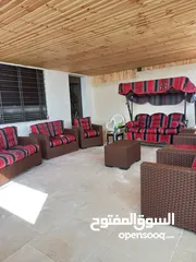  16 خمس مقاعد وطاوله وسط130دينار اربع مقاعد 100سبع مقاعد وطاولة وسط 180دينار وجميع الوان موجود وتر بروف