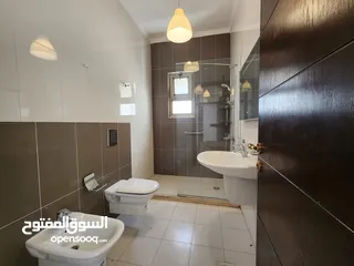  12 شقة فارغة للبيع بين الدوار الرابع و الخامس - ref: 14595