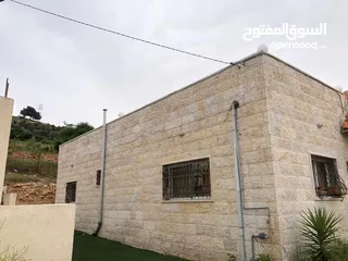 10 منزل فخم للبيع تشطيبات ديلوكس في عجلون في افخم مواقع عنجره