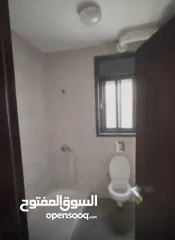  5 شقة غير مستخدمة عفش وادوات كهربائية جديدة وتدفئة مركزية راكبة مطبخ راكب وسعر مغري للسكن فوراً لجادين