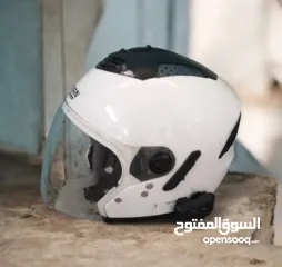  3 خوذة بوضعية ممتاز  نمرة m سعرها بسوق من 400,500