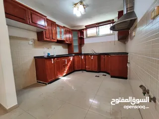  4 شقة غير مفروشة مع ساحه للايجار في سطح مرحبا قرب شركة ترست