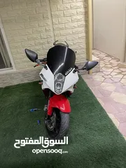  1 دراجة Hyosung 250