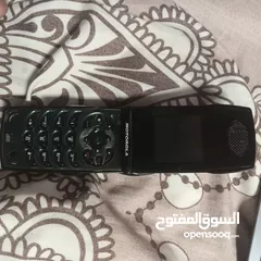  1 هاتف خليوي موترولا  من الزمن القديم