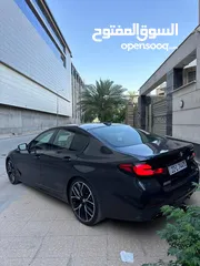  5 السيارة موجودة البرا مع امكانية الشحن...BMW 530i