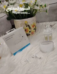  1 سماعات AirPods – صوت لا حدود له!   اكتشف عالمًا من الصوت النقي مع AirPods، حيث التكنولوجيا تلتق