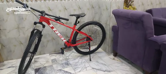  1 دراجة هوائية نوع ترك منشأ ?? كمبوديا  لون أحمر