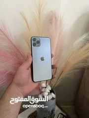  1 ايفون 11 برو ماكس بحالة الوكاله ولا نقرة  ذاكرة 256 جيجا