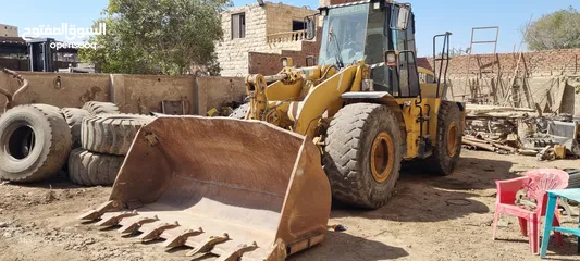  1 لودر للايجار cat 962 G ب الساعه 900