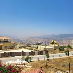  3 فرصة استثمارية للباحثين عن الهدوء والتميز ، شاليه مميز ضمن كومباوند وفي منطقة مطلة على سد الملك طلال