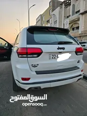  8 جيب شيروكي