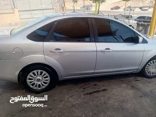  6 فورد فوكس للبيع موديل 2011 ماتور 1600 بسعر الكاس5200 قابل للتفاوض